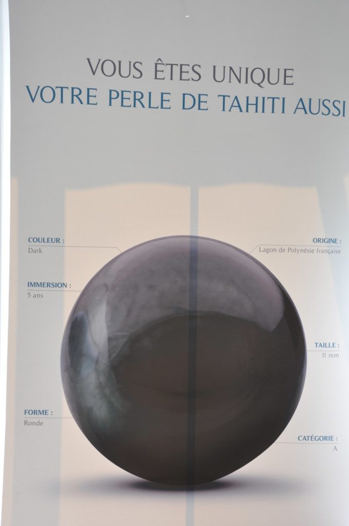 Affiche présentant la perle de Tahiti de forme ronde